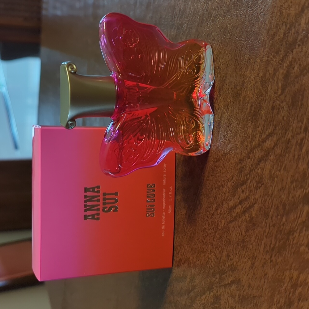 Anna Sui Sui Love